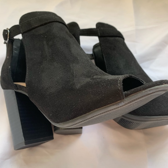 NEW 💋 Size 8 Chunky Peep Toe Velvet Heels - Picture 4 of 5